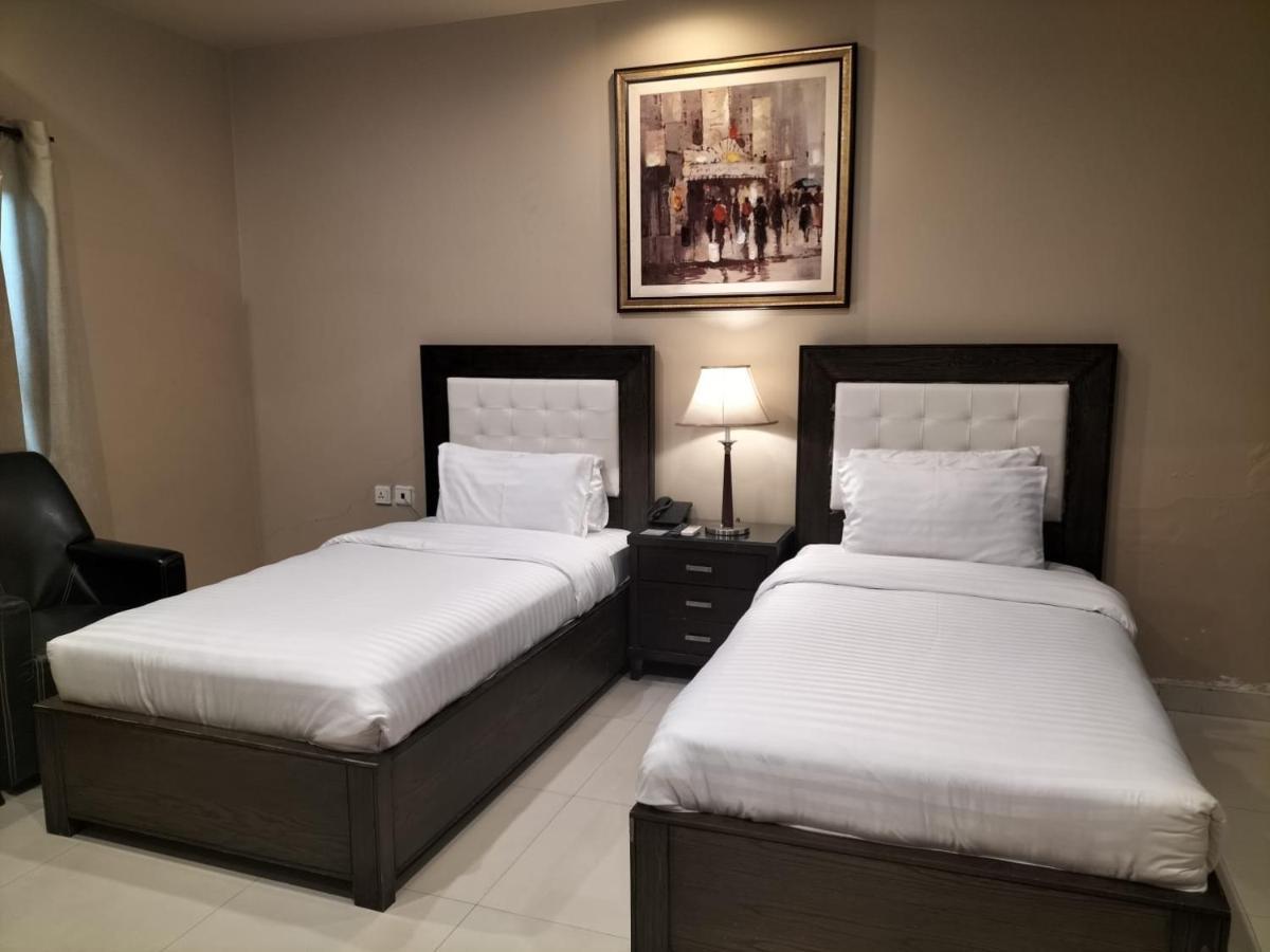 Grand Regent Hotel And Suites Faisalabad Exterior foto