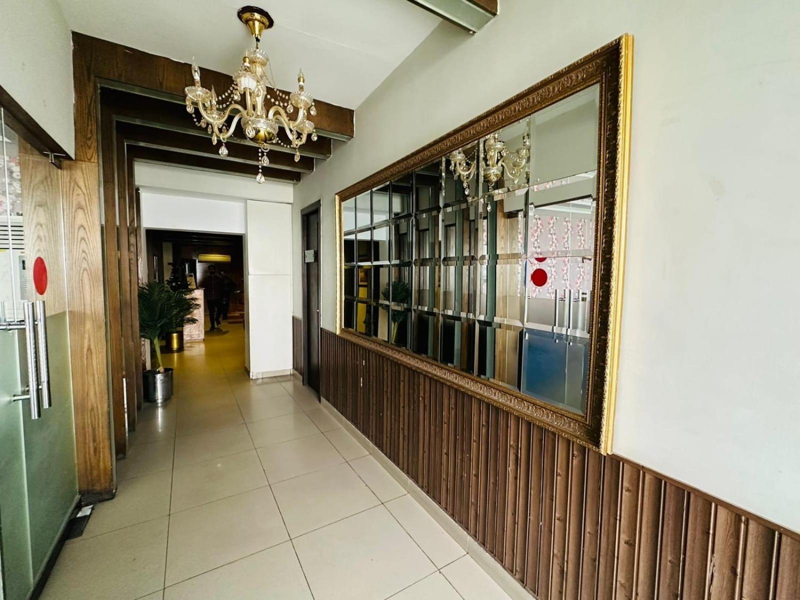 Grand Regent Hotel And Suites Faisalabad Exterior foto