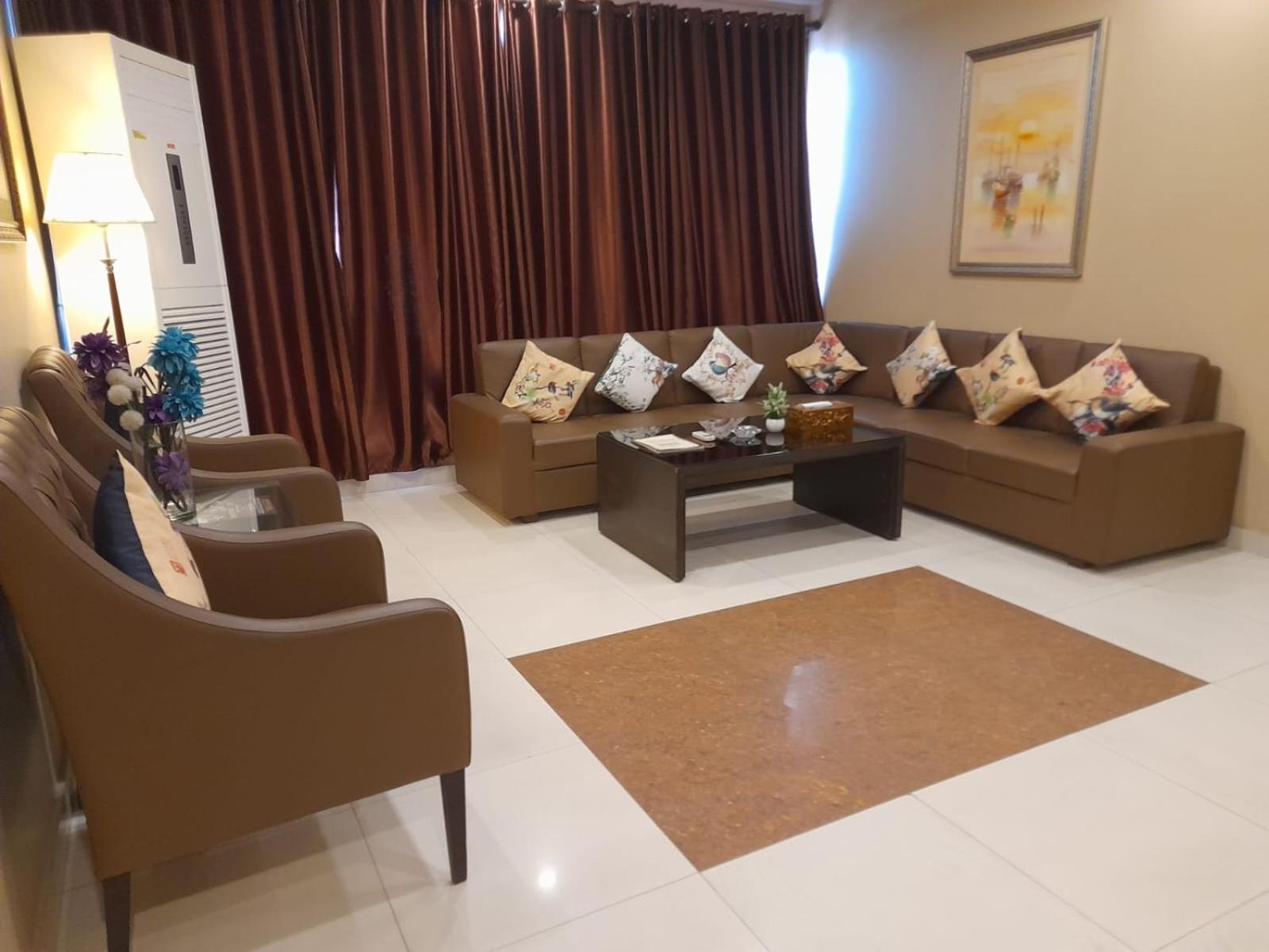 Grand Regent Hotel And Suites Faisalabad Exterior foto