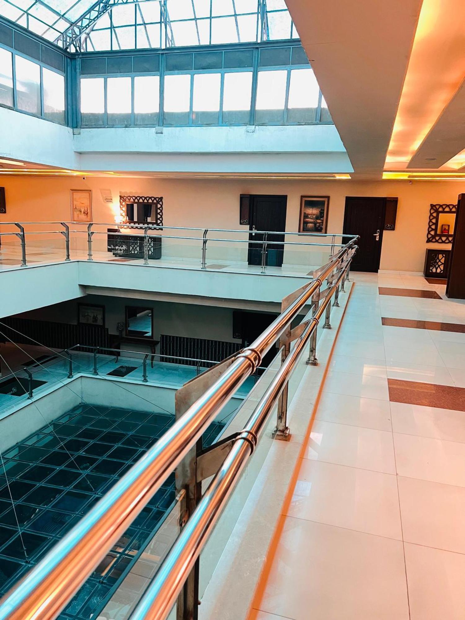 Grand Regent Hotel And Suites Faisalabad Exterior foto